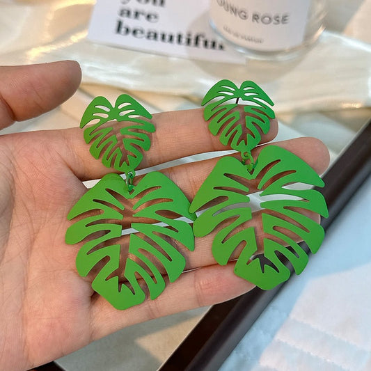 Hollow leaf earrings for fashion