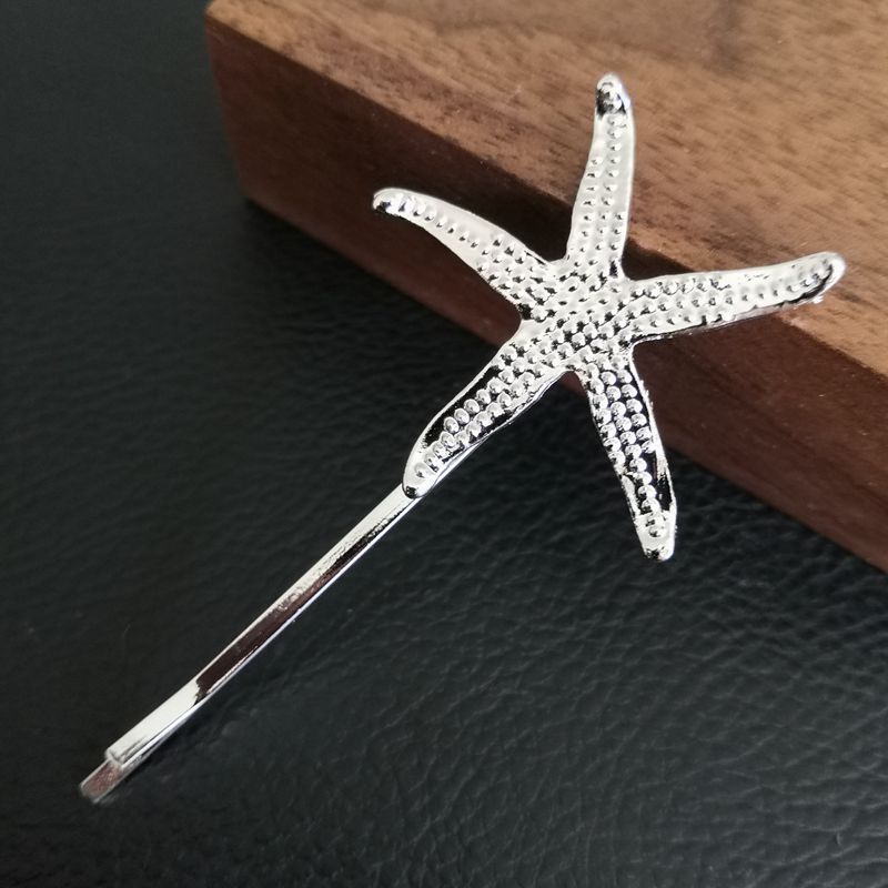 Women leaves hairpin