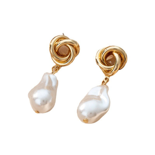 Pearl dangling earrings
