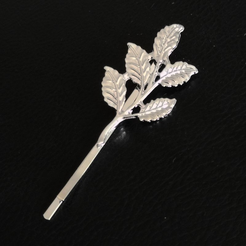 Women leaves hairpin