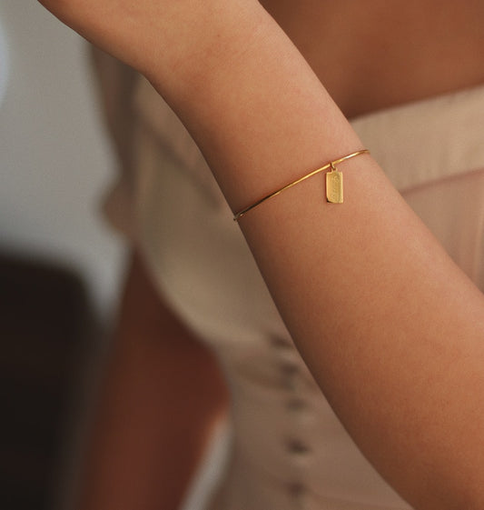 Super Minimal Stainless Steel Engraved Lucky Square Plate Charm Magnet Gold Bangle Bracelets for Girl Ladies Jewelry Gift