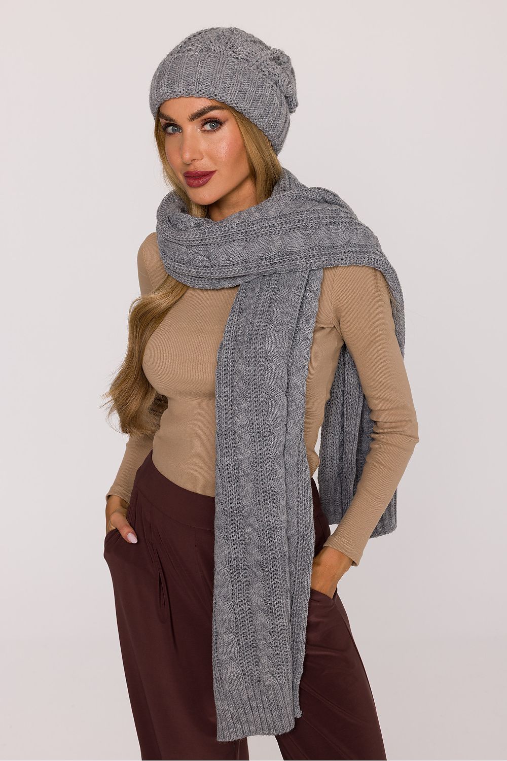 Shawl model 219540 Moe