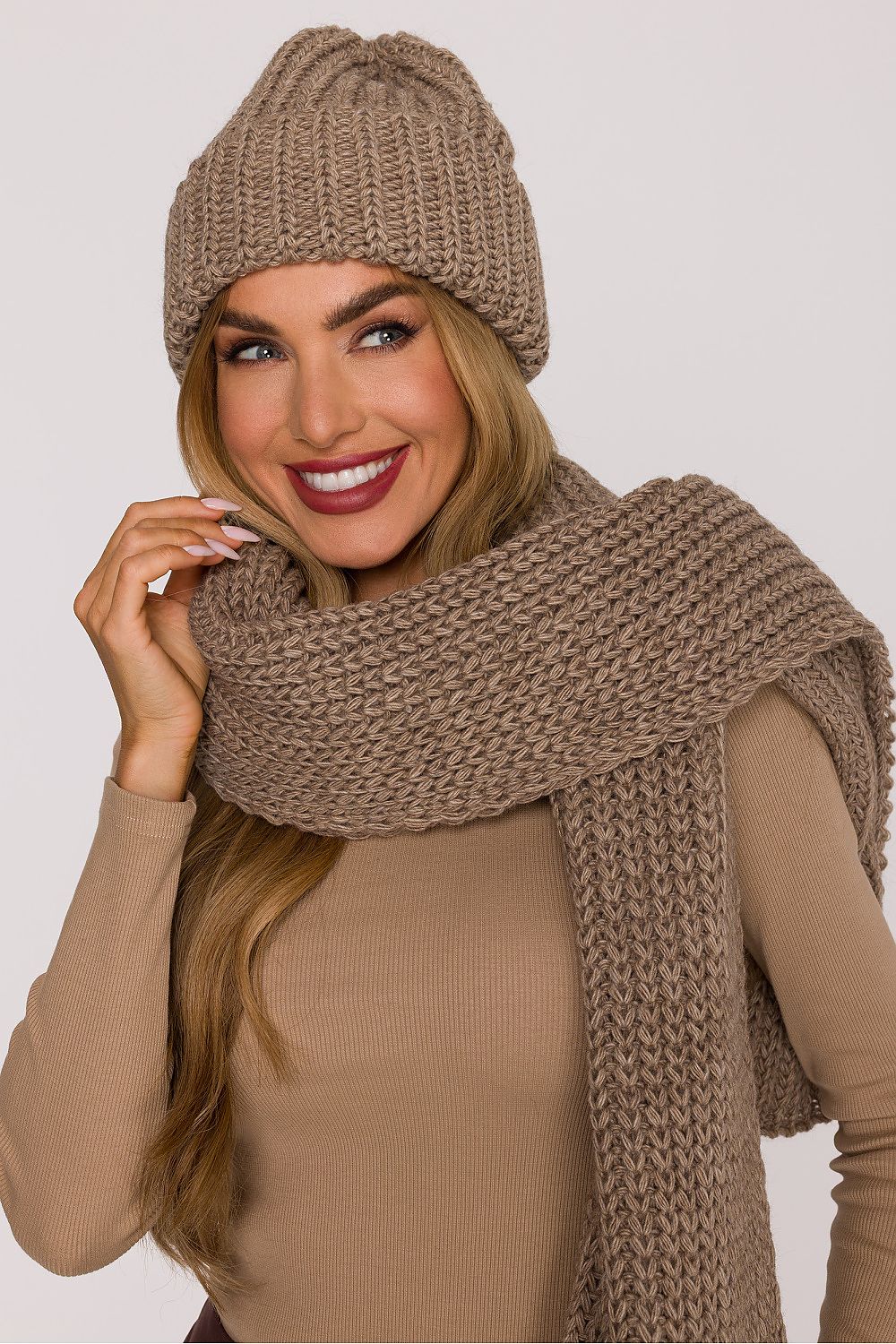 Shawl model 219553 Moe