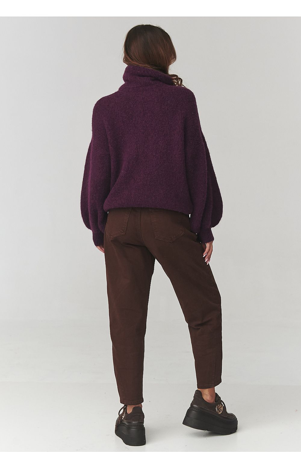 Turtleneck model 220797 Makadamia
