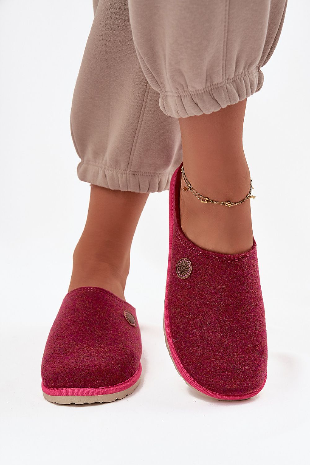 Slippers model 222294 Step in style