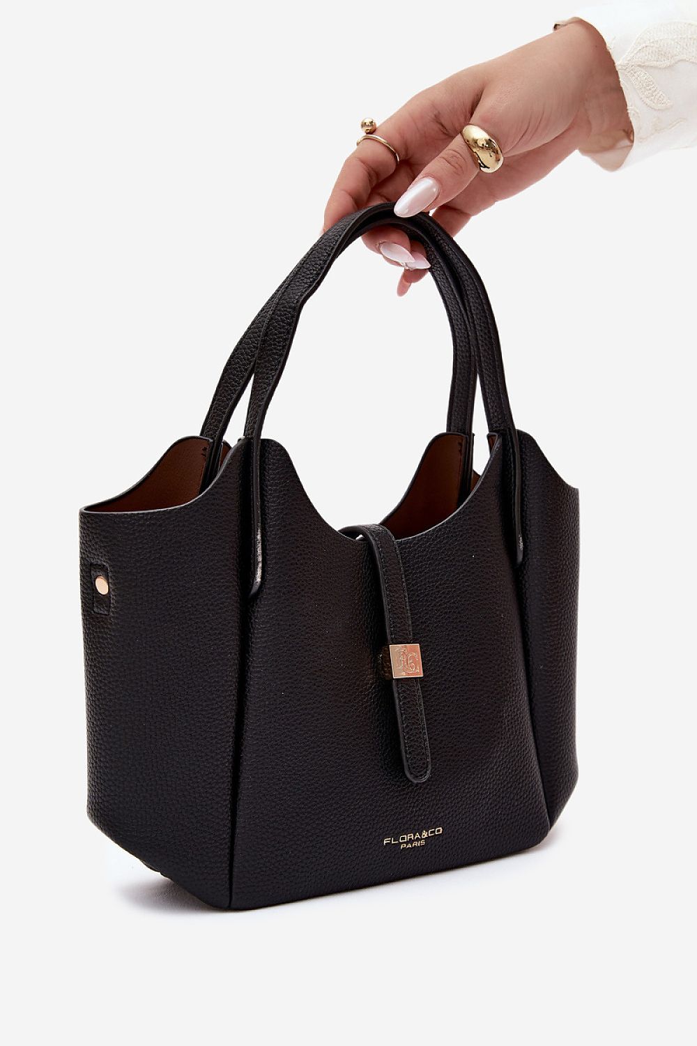 Everyday handbag model 230337 Step in style