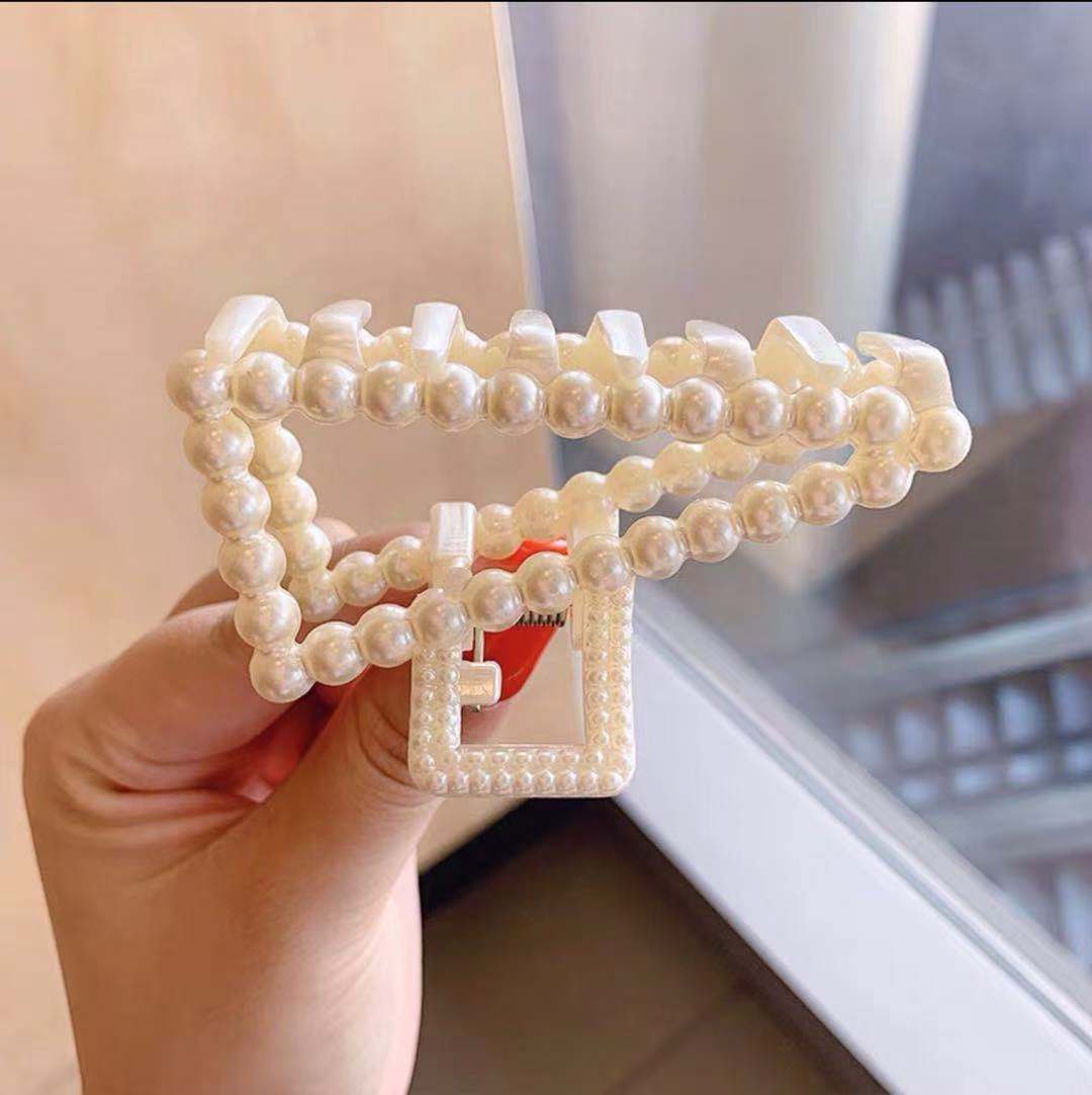Women Pearl Claw Clip