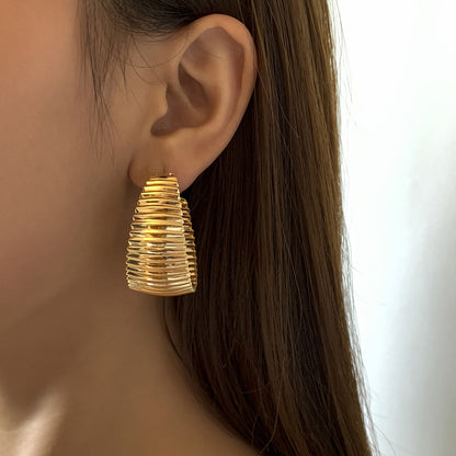 Exaggerated Punk Metal Stripe C-Shaped Earrings