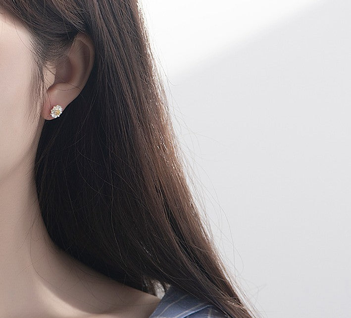 925 Sterling Silver Daisy Earrings