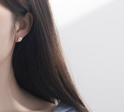 925 Sterling Silver Daisy Earrings