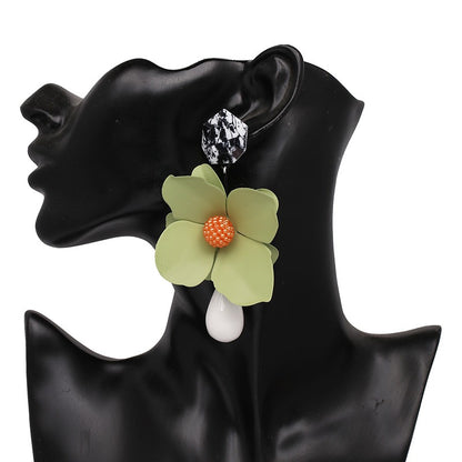 Retro Flower Earrings – Vintage-Inspired Jewelry