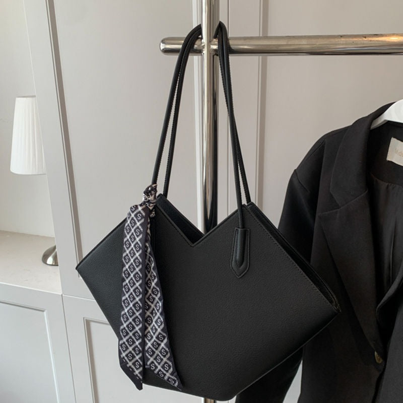 Large capacity niche fashion shoulder bag tote bag
