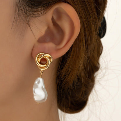 Pearl dangling earrings