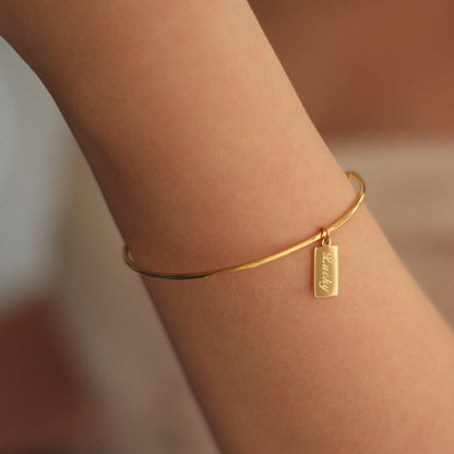 Super Minimal Stainless Steel Engraved Lucky Square Plate Charm Magnet Gold Bangle Bracelets for Girl Ladies Jewelry Gift