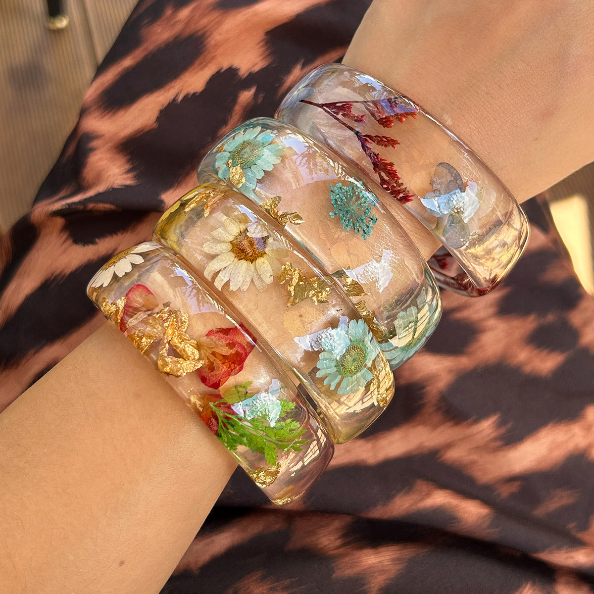 Ins daisy transparent Bracelet wide face personalized acrylic color bracelet set