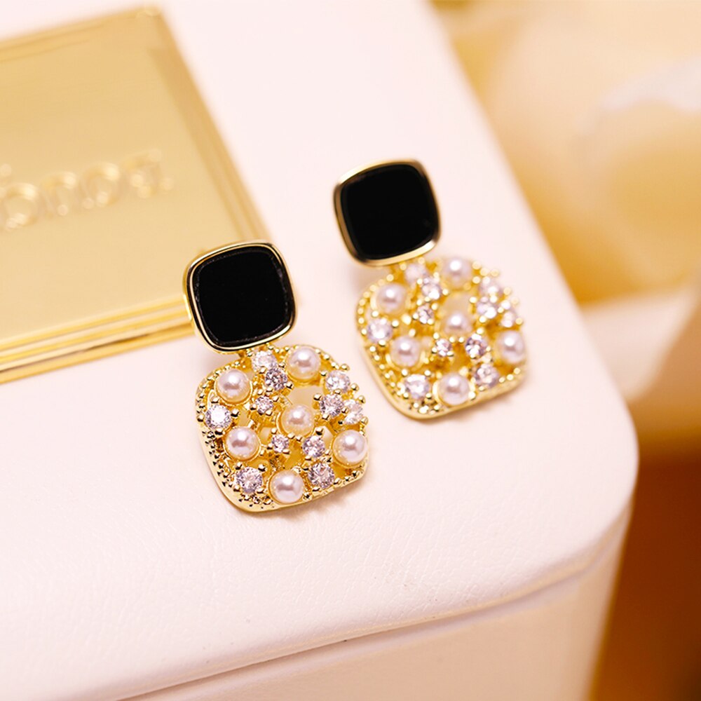 Black Imitation Pearl Alloy Earrings – Elegant Statement Jewelry