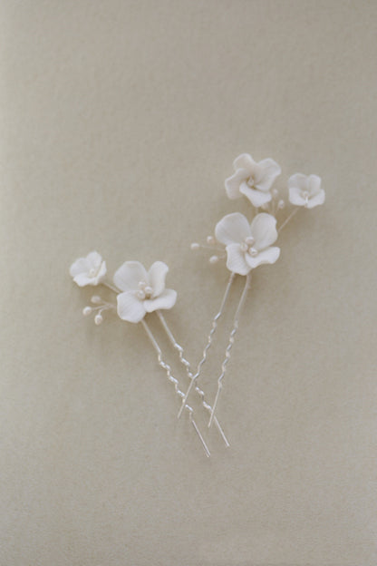 White Pottery Flower Four-leaf Petal Freshwater Pearl Hair Fork