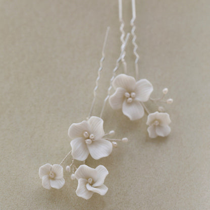 White Pottery Flower Four-leaf Petal Freshwater Pearl Hair Fork