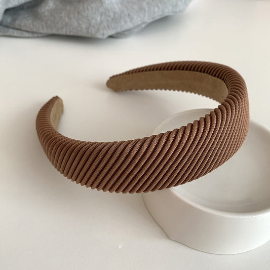 Diagonal striped wide-brimmed headband