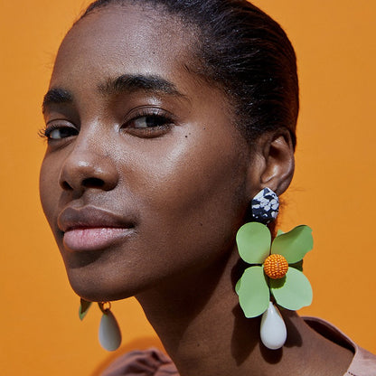 Retro Flower Earrings – Vintage-Inspired Jewelry