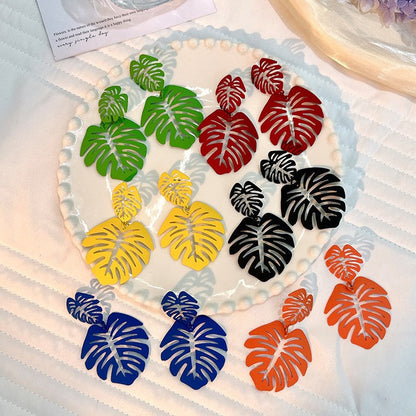 Hollow leaf earrings for fashion