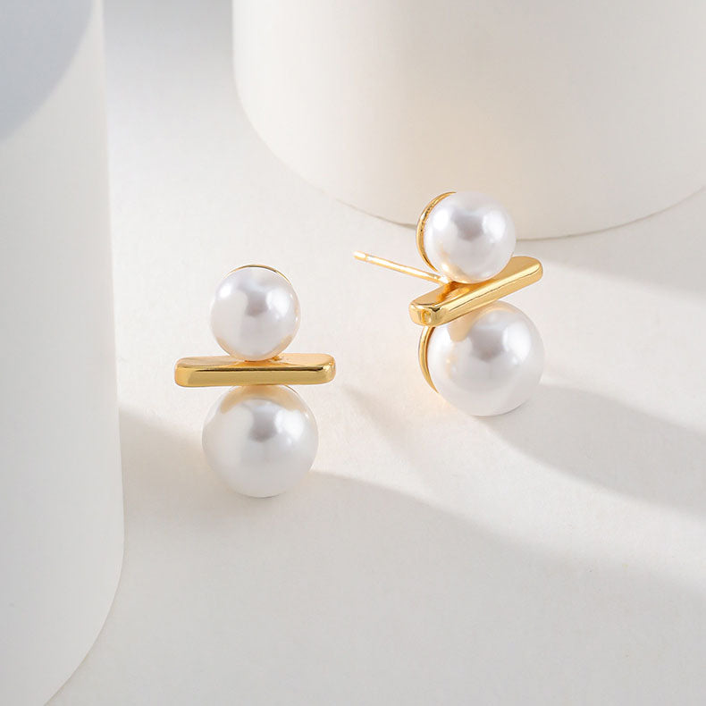 TOT pearl earrings
