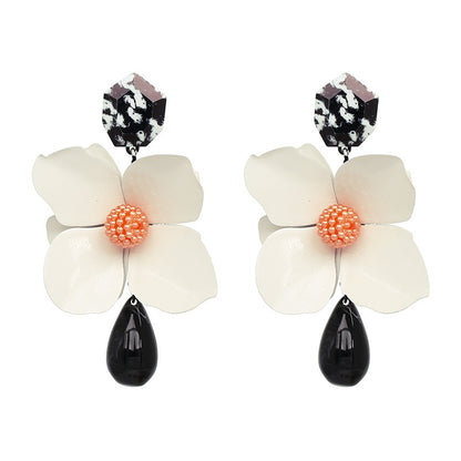 Retro Flower Earrings – Vintage-Inspired Jewelry