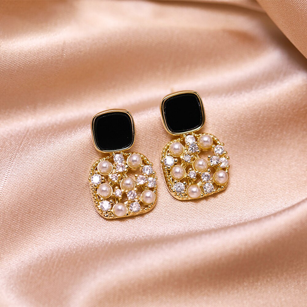 Black Imitation Pearl Alloy Earrings – Elegant Statement Jewelry