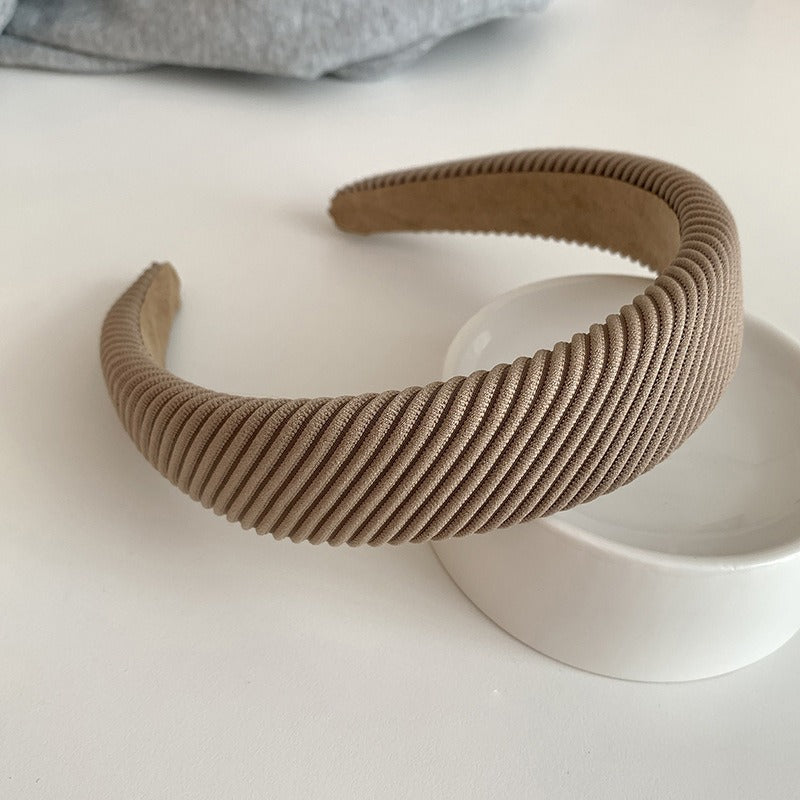 Diagonal striped wide-brimmed headband