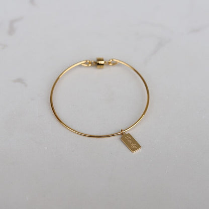 Super Minimal Stainless Steel Engraved Lucky Square Plate Charm Magnet Gold Bangle Bracelets for Girl Ladies Jewelry Gift