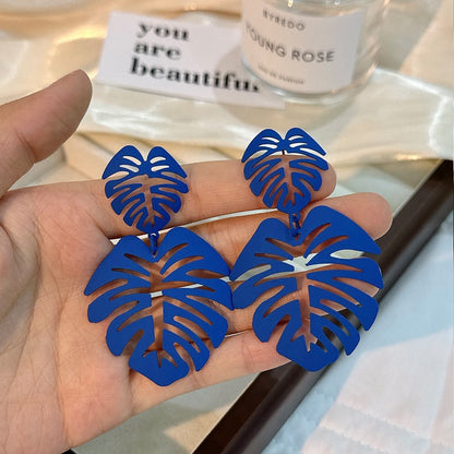 Hollow leaf earrings for fashion