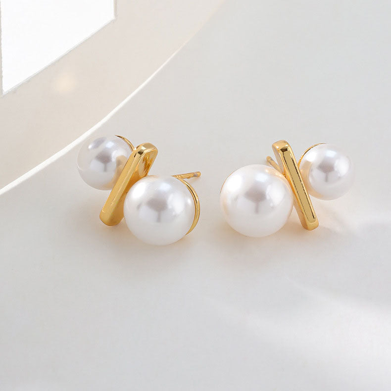 TOT pearl earrings