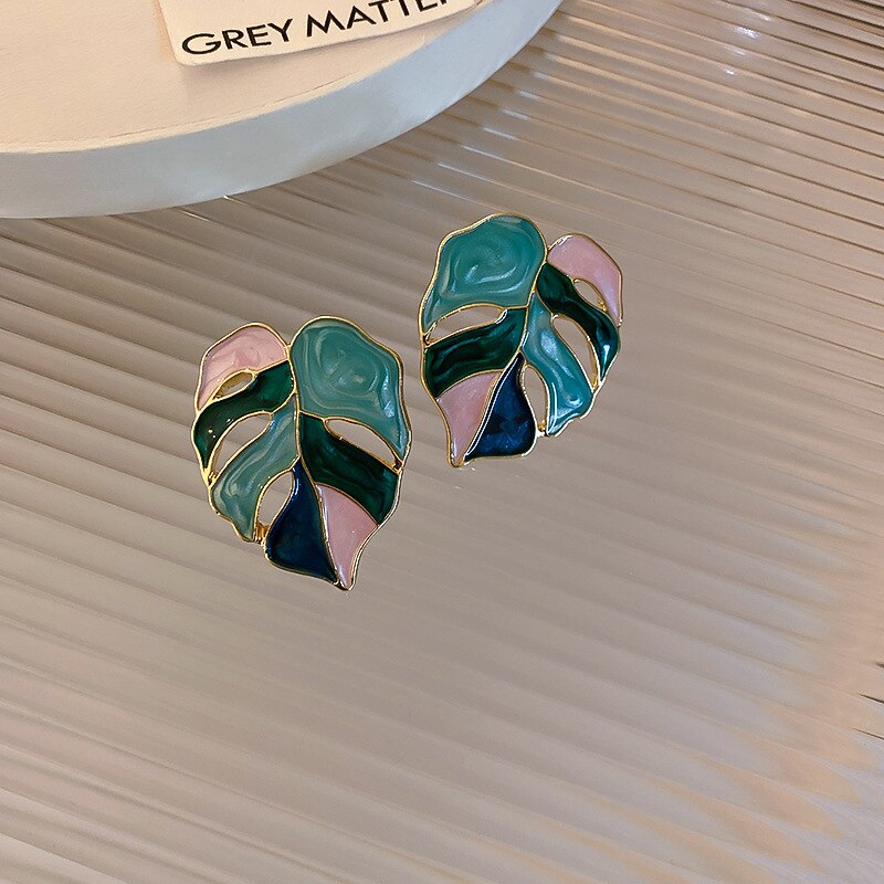 Silver Needle Pleated Geometric Earrings – Retro Light Luxury Fashion
