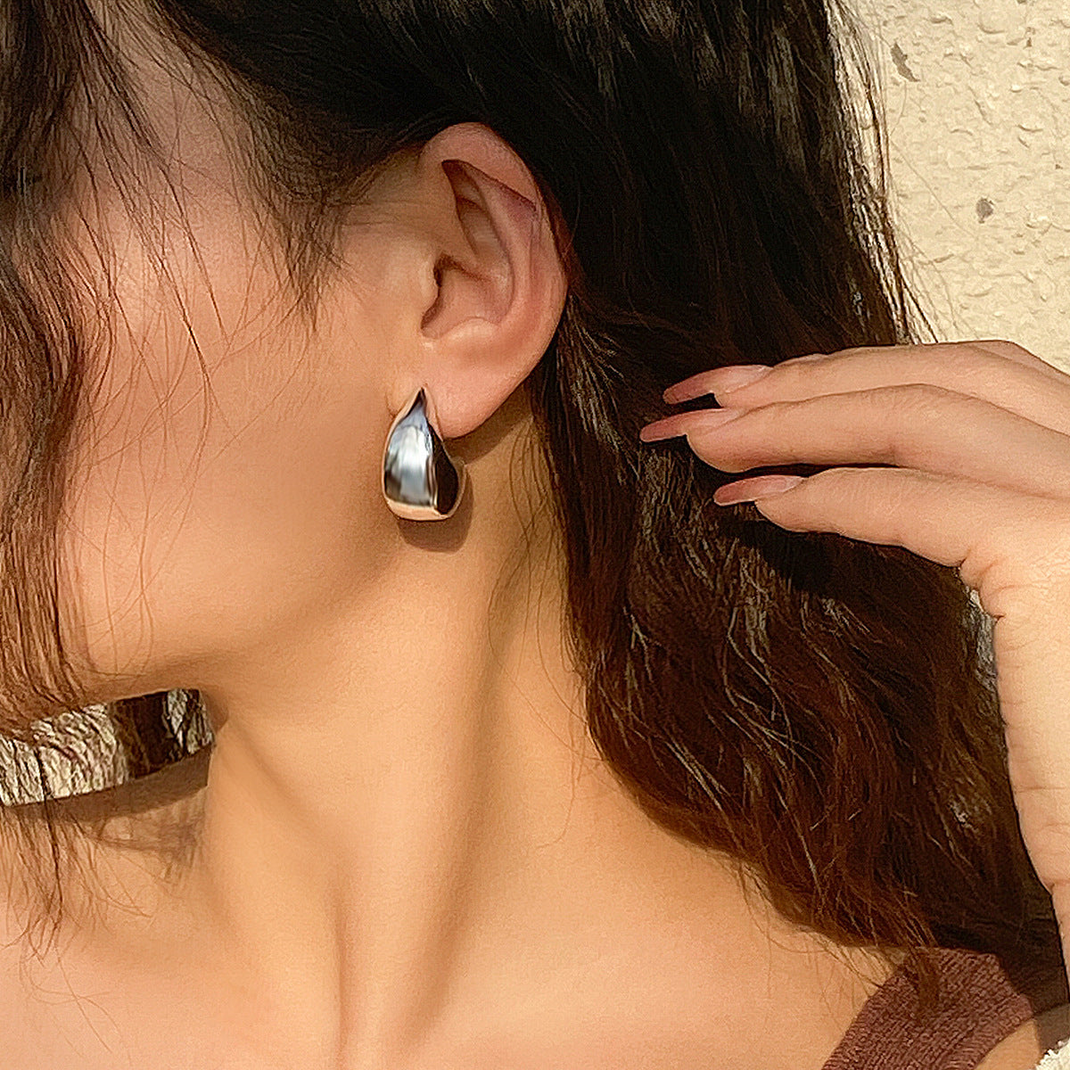 French minimalist design, comma bean earrings, smooth water droplet shaped metal wind earrings, ear accessories