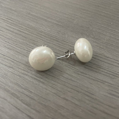 Floral Elegance Imitation Pearl Earrings – 14K Plated Silver Needle