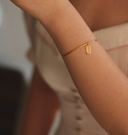 Super Minimal Stainless Steel Engraved Lucky Square Plate Charm Magnet Gold Bangle Bracelets for Girl Ladies Jewelry Gift