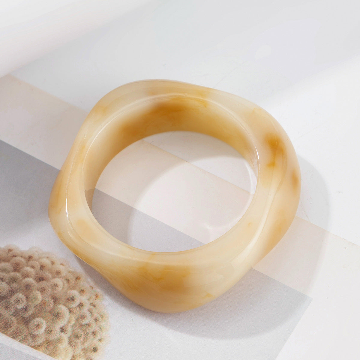 Exaggerated design polygonal translucent bracelet Retro imitation tortoise shell color niche bracelet
