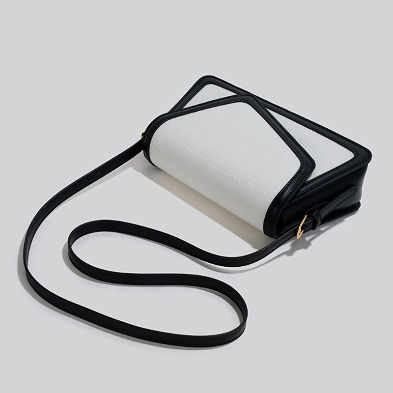 Horizontal shoulder bag