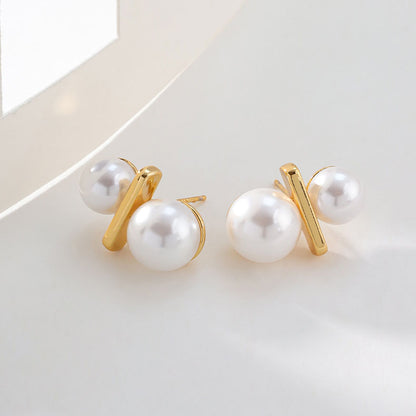 TOT pearl earrings