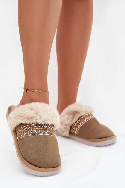  Slippers model 221486 Step in style 