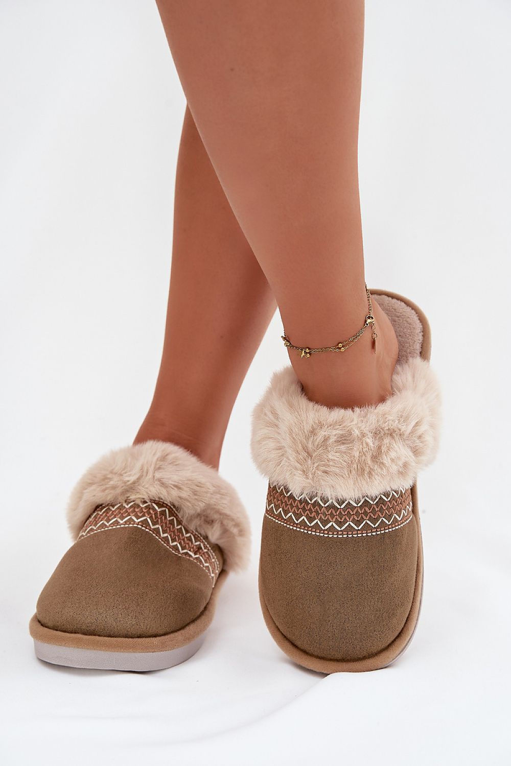  Slippers model 221486 Step in style 