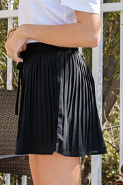 Drawstring Waist Pleated Shorts